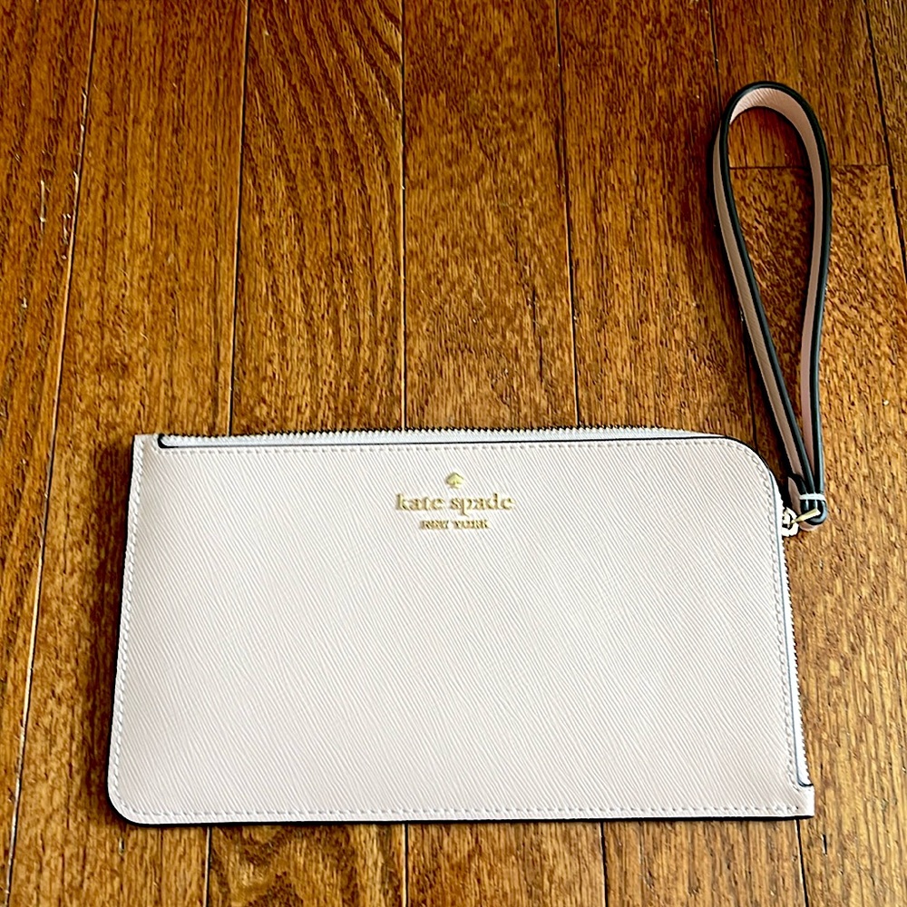 Barely used Kate Spade Lucy Medium L-Zip Wristlet light pink